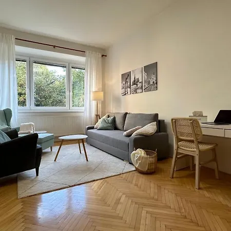 Apartman S Balkonem U Parku & 15 Minut Do Centra Brno Exterior photo