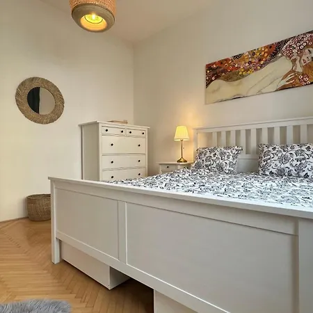 Apartman S Balkonem U Parku & 15 Minut Do Centra Brno Exterior photo