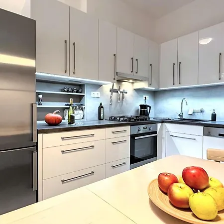 Apartman S Balkonem U Parku & 15 Minut Do Centra Brno Exterior photo