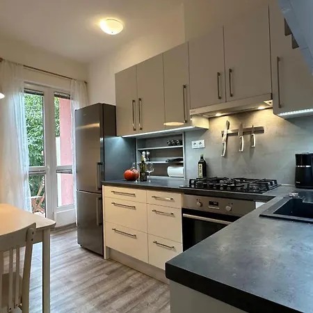 Apartman S Balkonem U Parku & 15 Minut Do Centra Brno Exterior photo