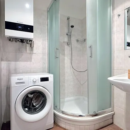 Apartman S Balkonem U Parku & 15 Minut Do Centra Brno Exterior photo