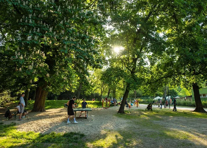 Apartman S Balkonem U Parku & 15 Minut Do Centra