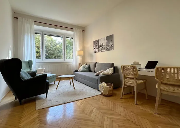 Apartman S Balkonem U Parku & 15 Minut Do Centra