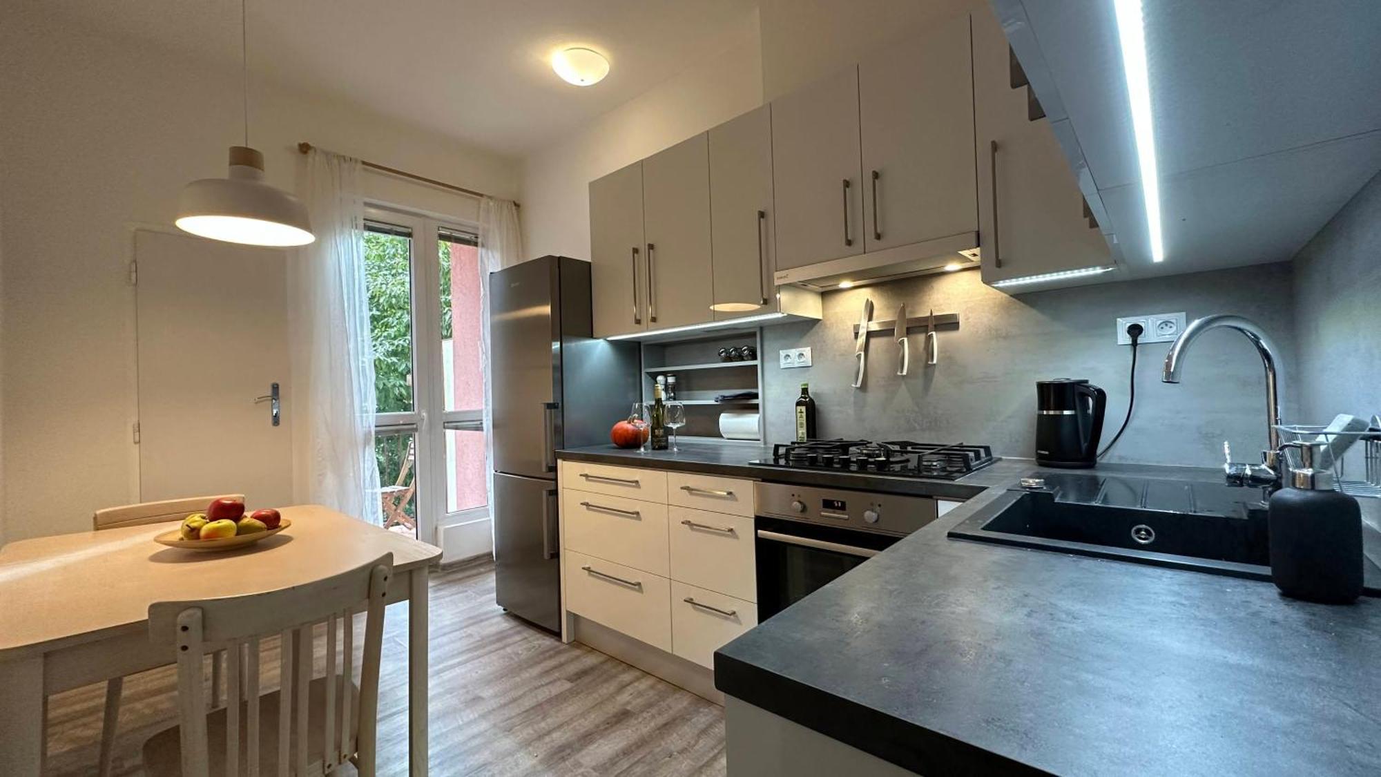 Apartment S Balkonem U Parku & 15 Minut Do Centra *